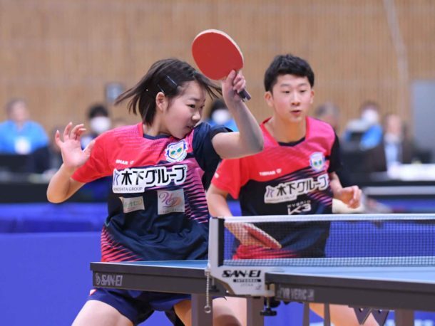 卓球】混合ダブルス準々決勝で高校生ペアvs.中学生ペア。開催地