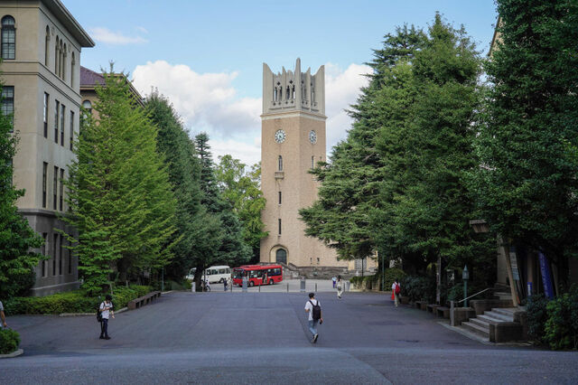 学生が勉強している様子