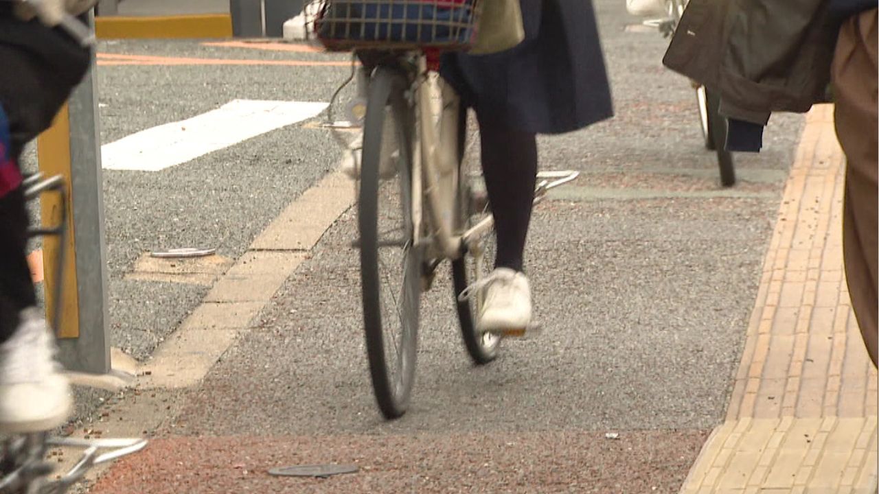 自転車通学中の17歳女子高校生の前に飛び出し「驚かせてごめんね」→そのまま胸や尻を触った疑い　55歳無職の男を再逮捕（RKB毎日放送） - Yahoo!ニュース