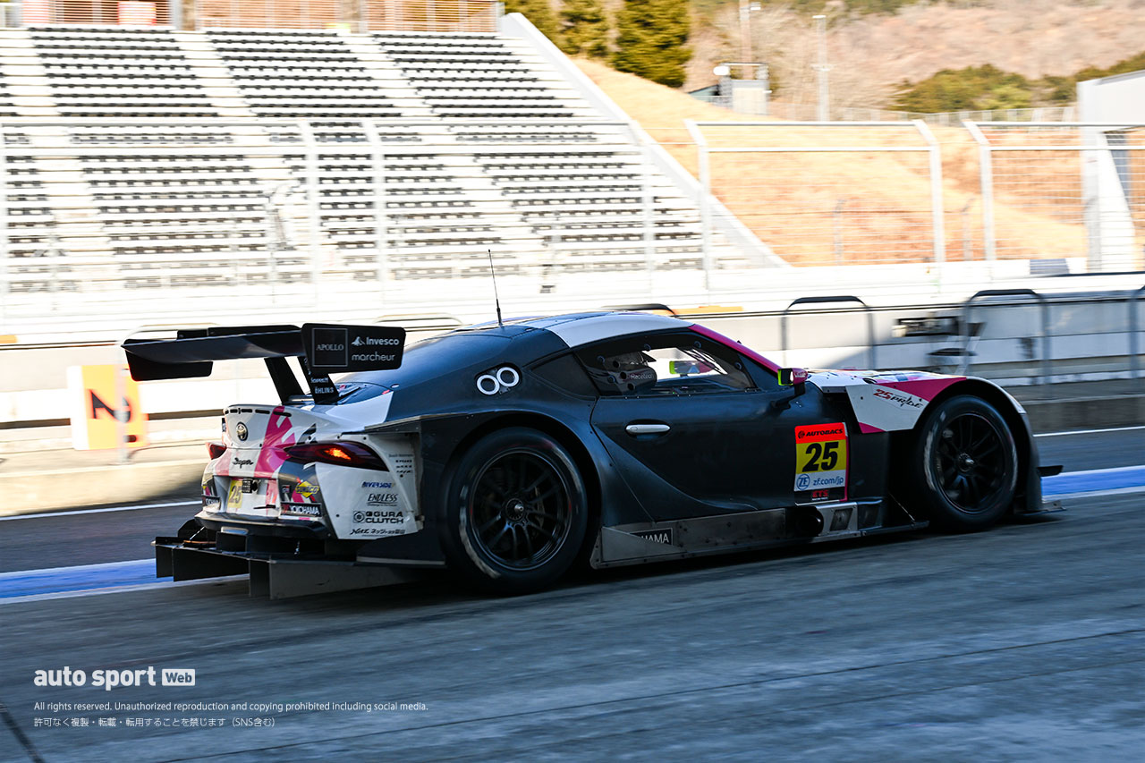 GT300富士GTE合同テストのHOPPY team TSUCHIYAのピットが異例の