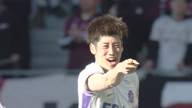 広島・荒木隼人が豪快ヘッド弾「“YAVAY”シーズンにしましょう