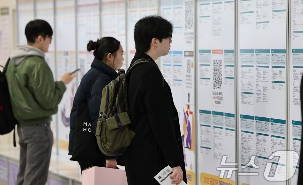 韓国・尹政権発足後、公的機関の新規採用が毎年20％減少…直撃