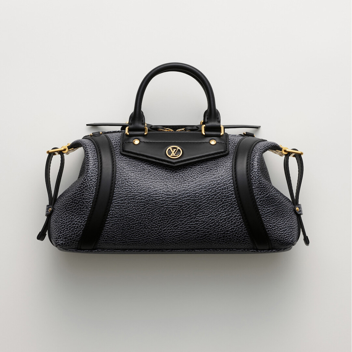 ルイ・ヴィトン」から新作アイコンバッグ”LV バイカー”が発売 ルイ・ヴィトン」から新作アイコンバッグ”LV バイカー”が発売