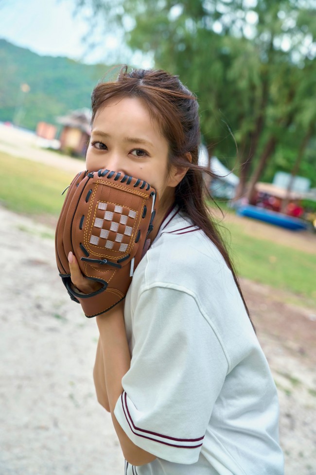 【セール】 日向坂46・佐々木久美、1st写真集先行カット公開 ビーチで アイドル