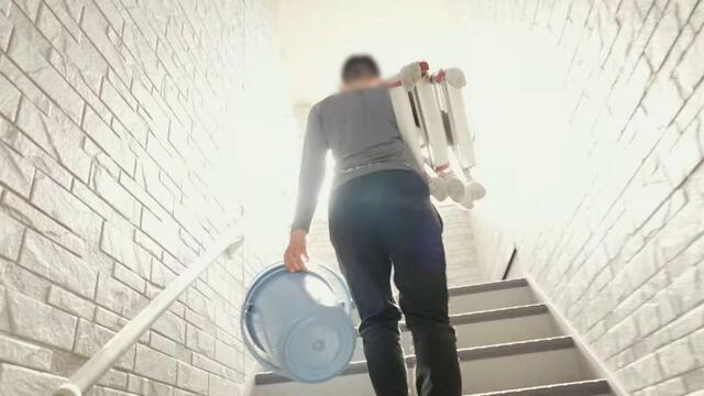 【更生への道】少年院を出た若者、清掃会社で掴んだ希望と再びの失踪…支援の難しさに迫る 少年が清掃作業をしている様子