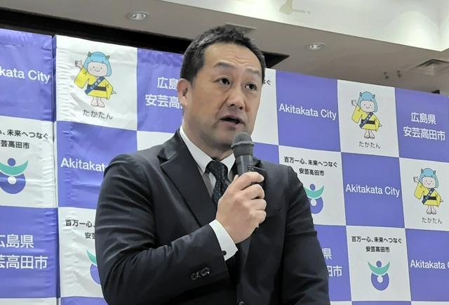 安芸高田市の藤本市長、こども園の移転先表明　石丸前市長の計画変更