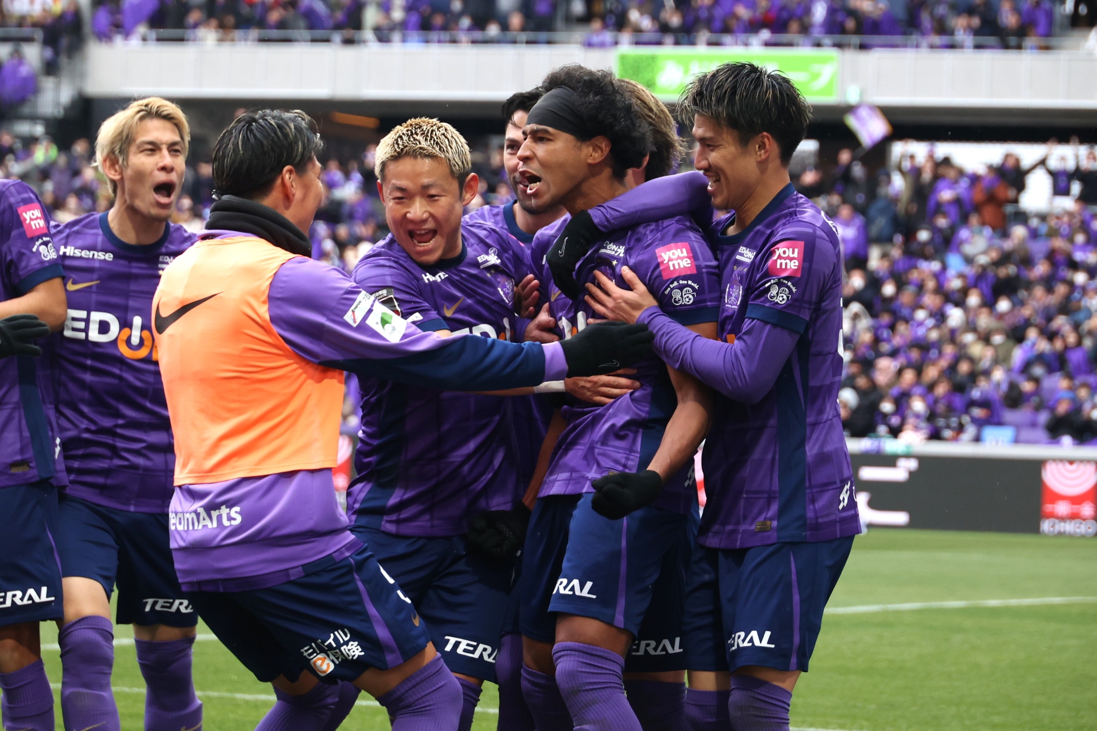 広島がホーム開幕戦で横浜FMを下して連勝！ ジャーメイン良がPKで加入後初得点の決勝ゴール◎J1第2節（サッカーマガジンWeb） - Yahoo!ニュース