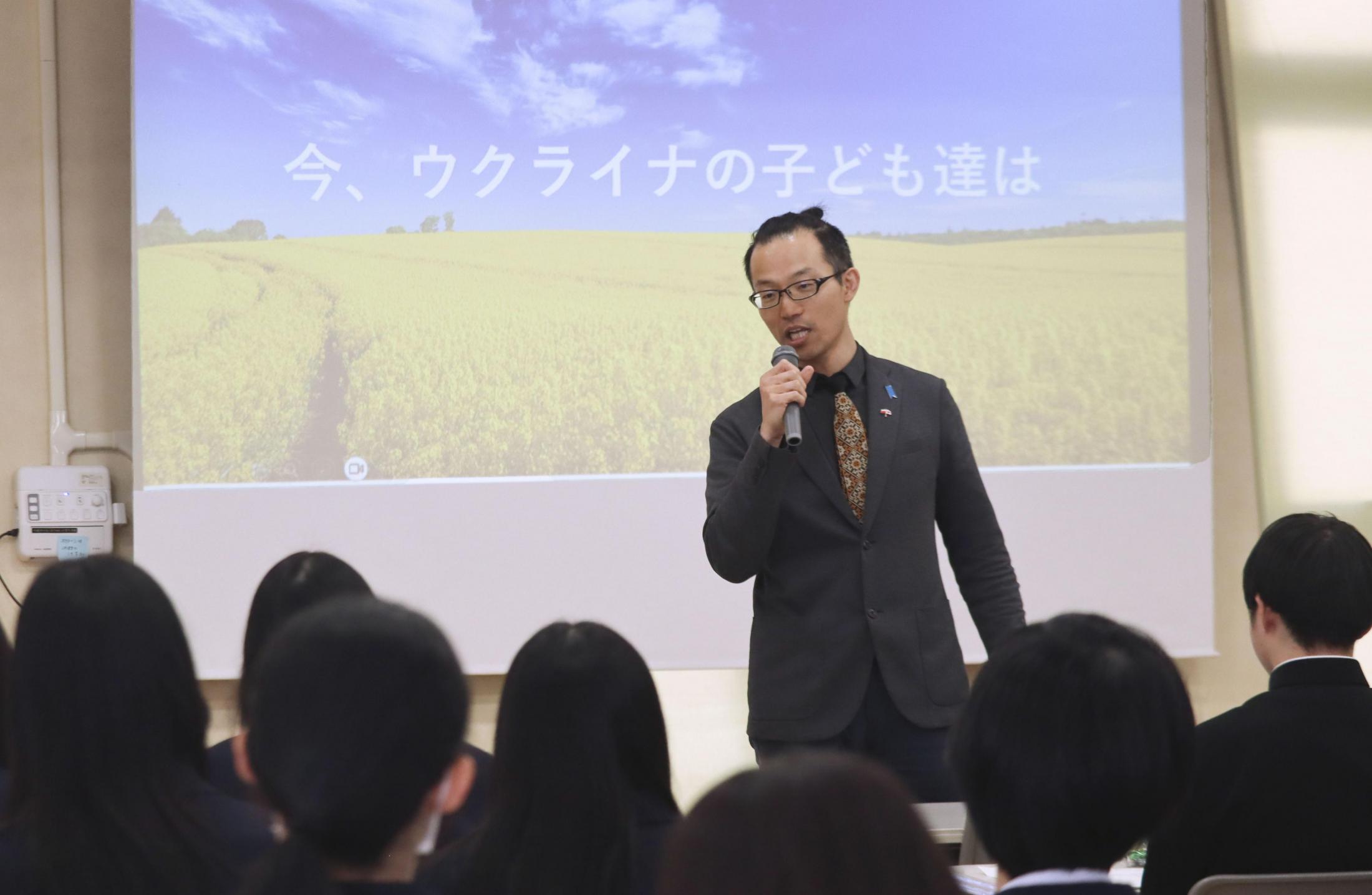 ウクライナの敵「世界の無関心」 支援男性、高校生に訴え（共同