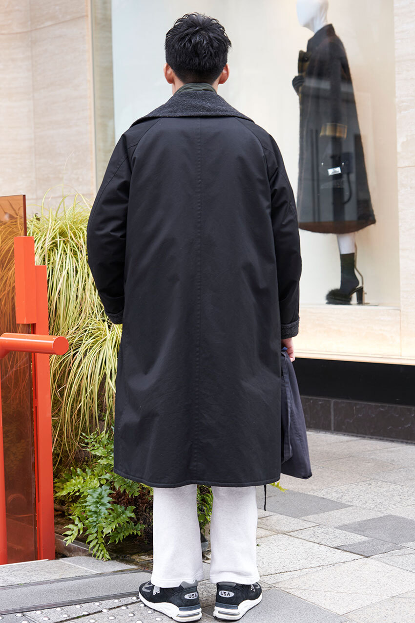 コモリ、ニードルズ……街行く洒落者の「黒アウター」はどこの