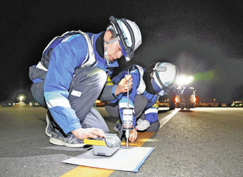 福岡空港の第二滑走路建設の様子