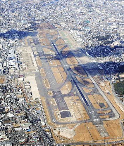 完成間近の福岡空港第二滑走路