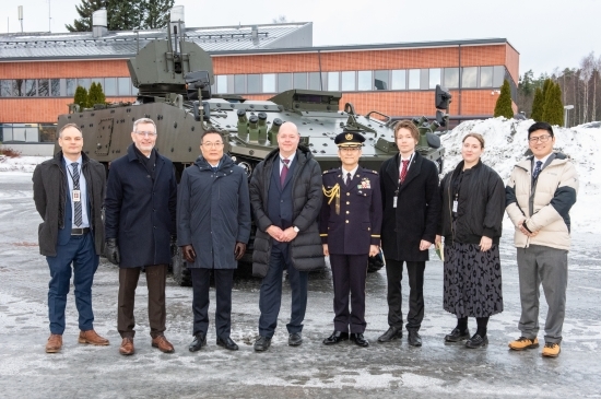 ついに完成！ 北欧生まれの自衛隊向け戦闘車両 現地大使館が画像を公開