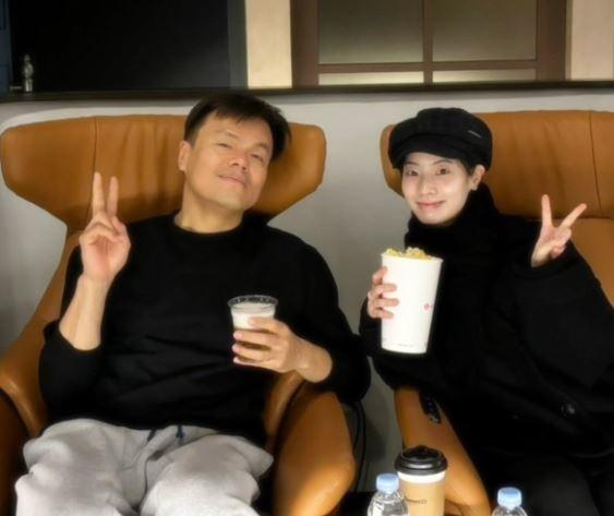 パク・ジニョン、TWICE ダヒョンと映画を鑑賞!女優デビュー作を パク・ジニョン、TWICE ダヒョンと映画を鑑賞!女優デビュー作を