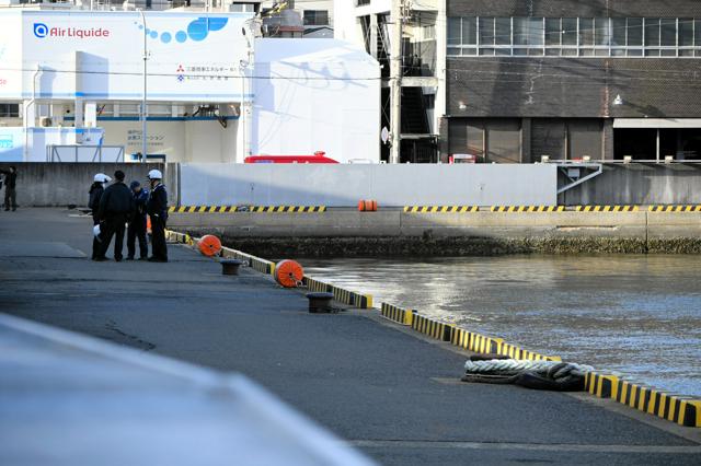 親子が転落した神戸市兵庫区の岸壁付近