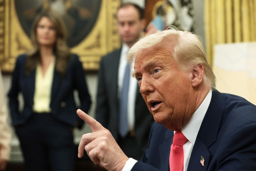 トランプ氏、対ロシア制裁検討　和平交渉推進へ圧力、関税も（共同通信） - Yahoo!ニュース