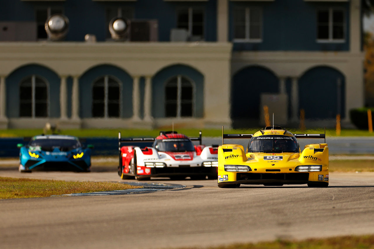 太田格之進が“凶悪”バンプに挑む。V12搭載ヴァルキリーのIMSA