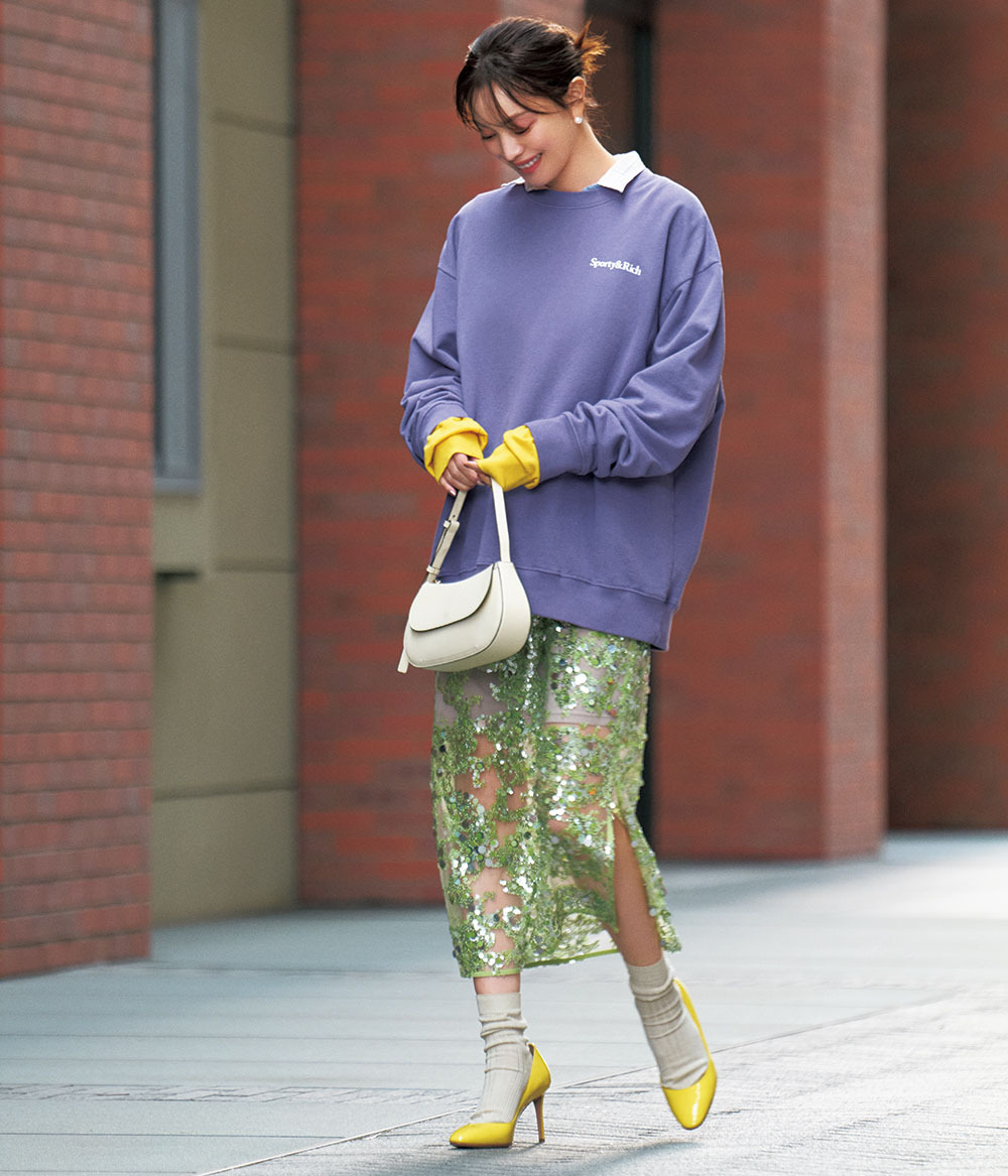 蛯原友里さんの「レースって可愛い！」シャツにスカートに