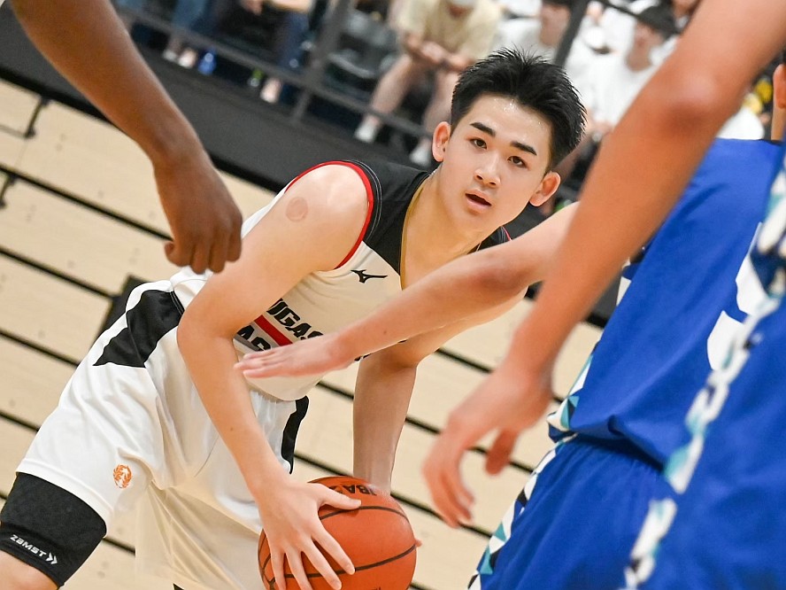 横浜ビー・コルセアーズのトップチームに東山2年でU15出身の佐藤 横浜ビー・コルセアーズのトップチームに東山2年でU15出身の佐藤