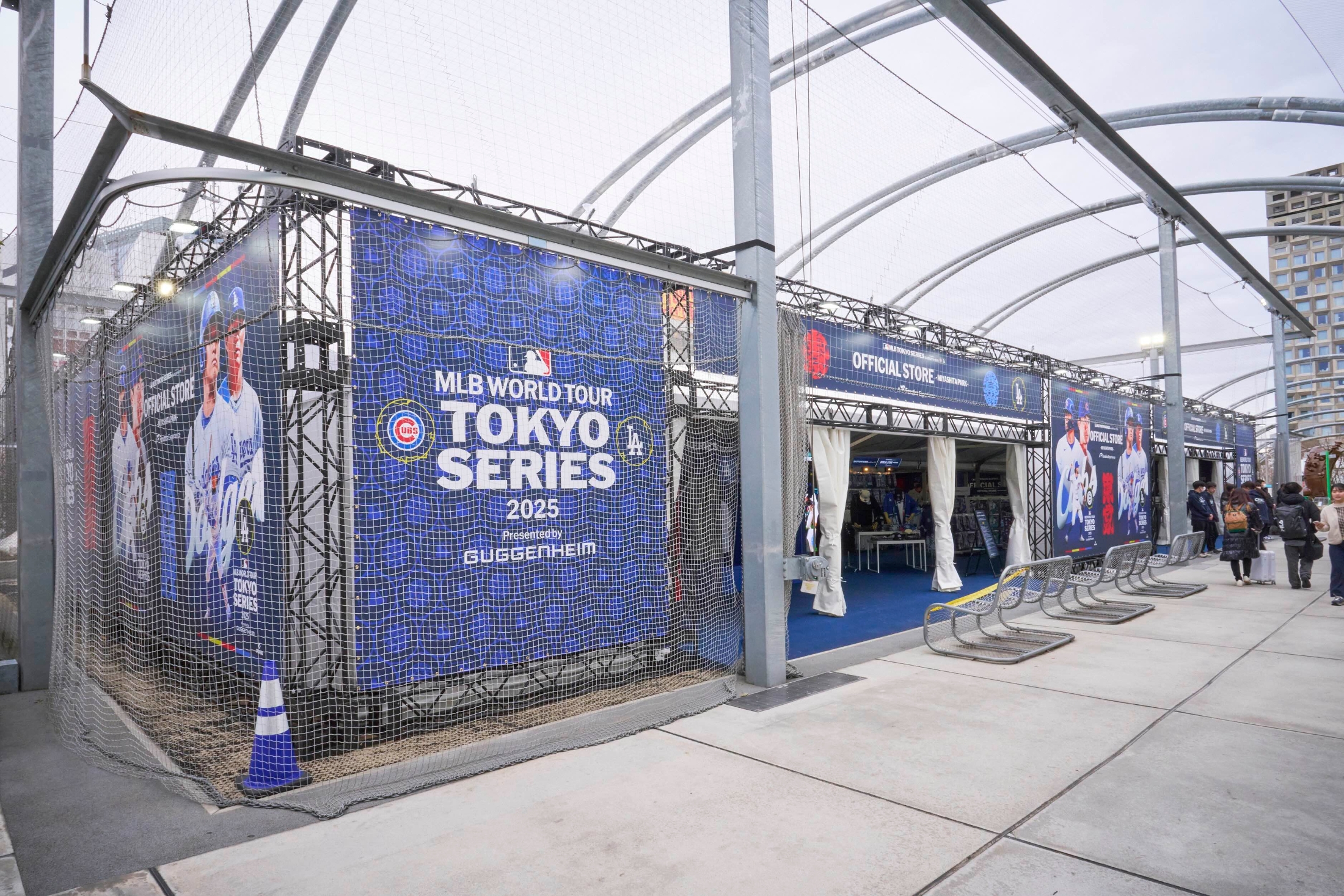東京シリーズ限定グッズが大好評販売中！ 多彩な販売展開で