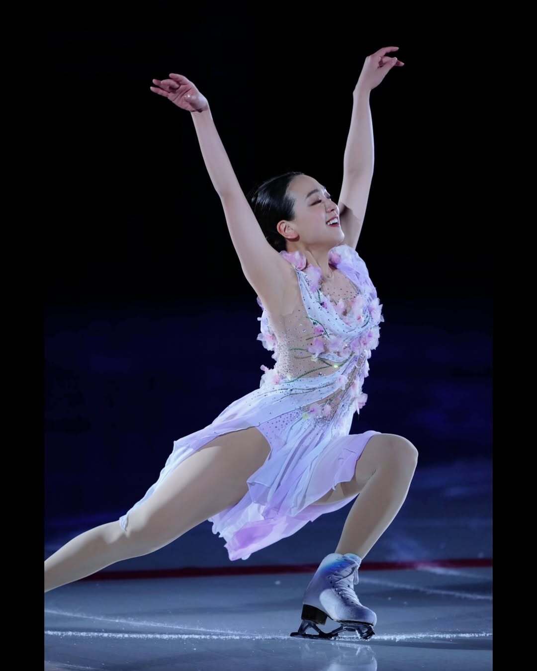 美しさが香ります」浅田真央、巨大ドレスで見事なAライン「この