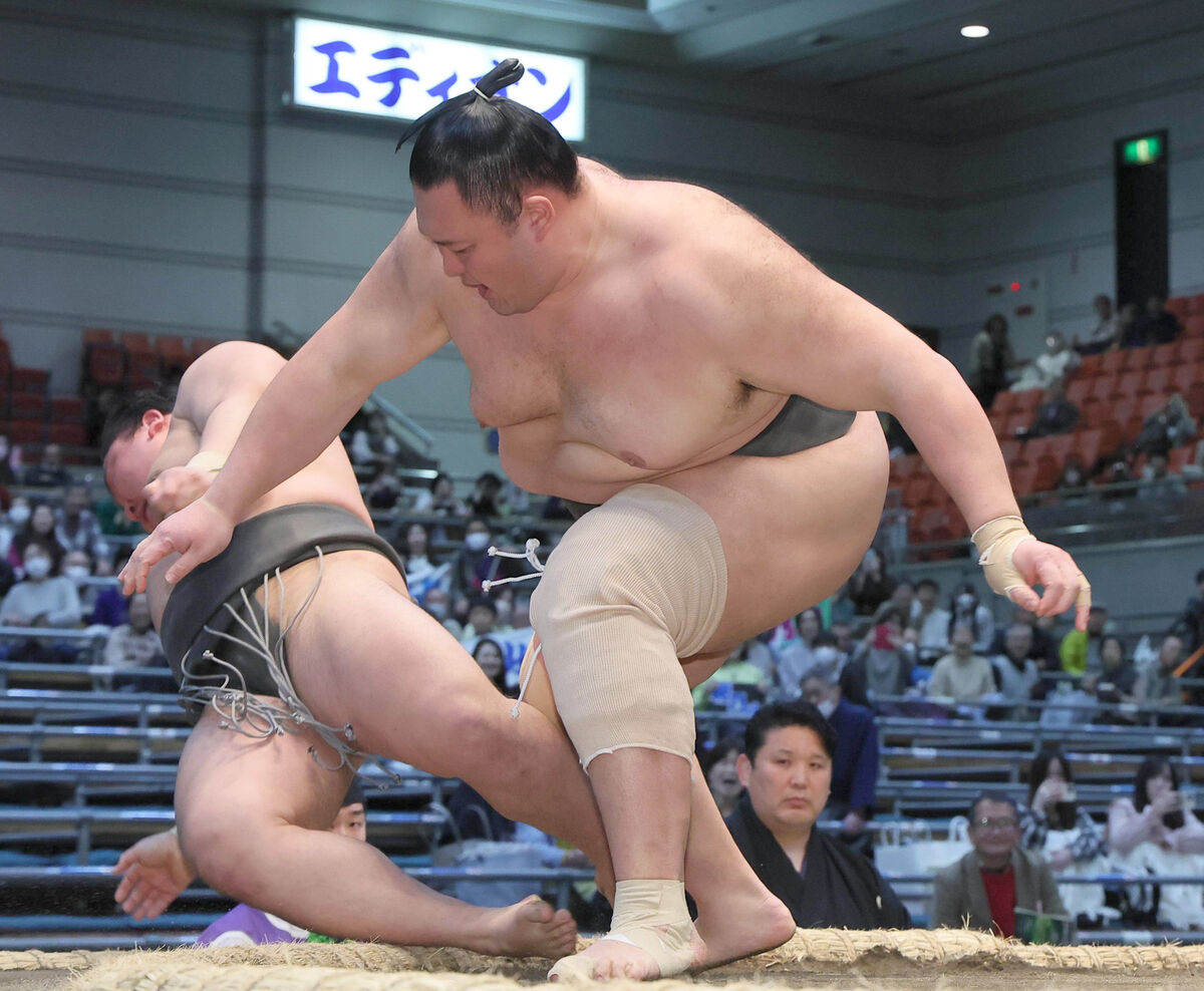 元大関・朝乃山が３連勝　１８歳のホープの挑戦退ける「負けたくない気持ちがあった」（スポーツ報知） - Yahoo!ニュース