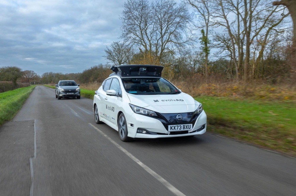 Q-eyes LEAF 自動運転テストカー どっ金 Nissan（日産 自動運転