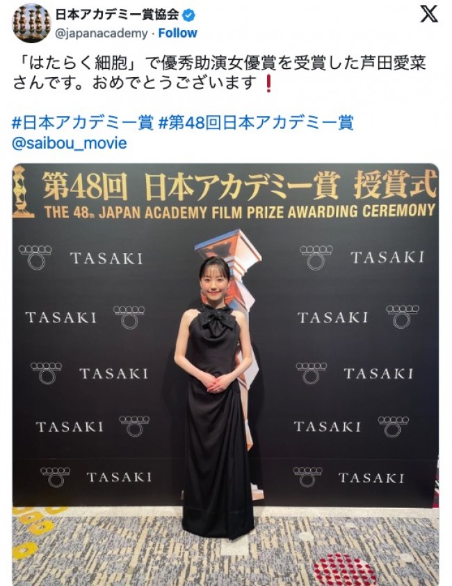 ARMANI の洗練された　美しいドレスです。 ARMANI の洗練された美しいドレスです。