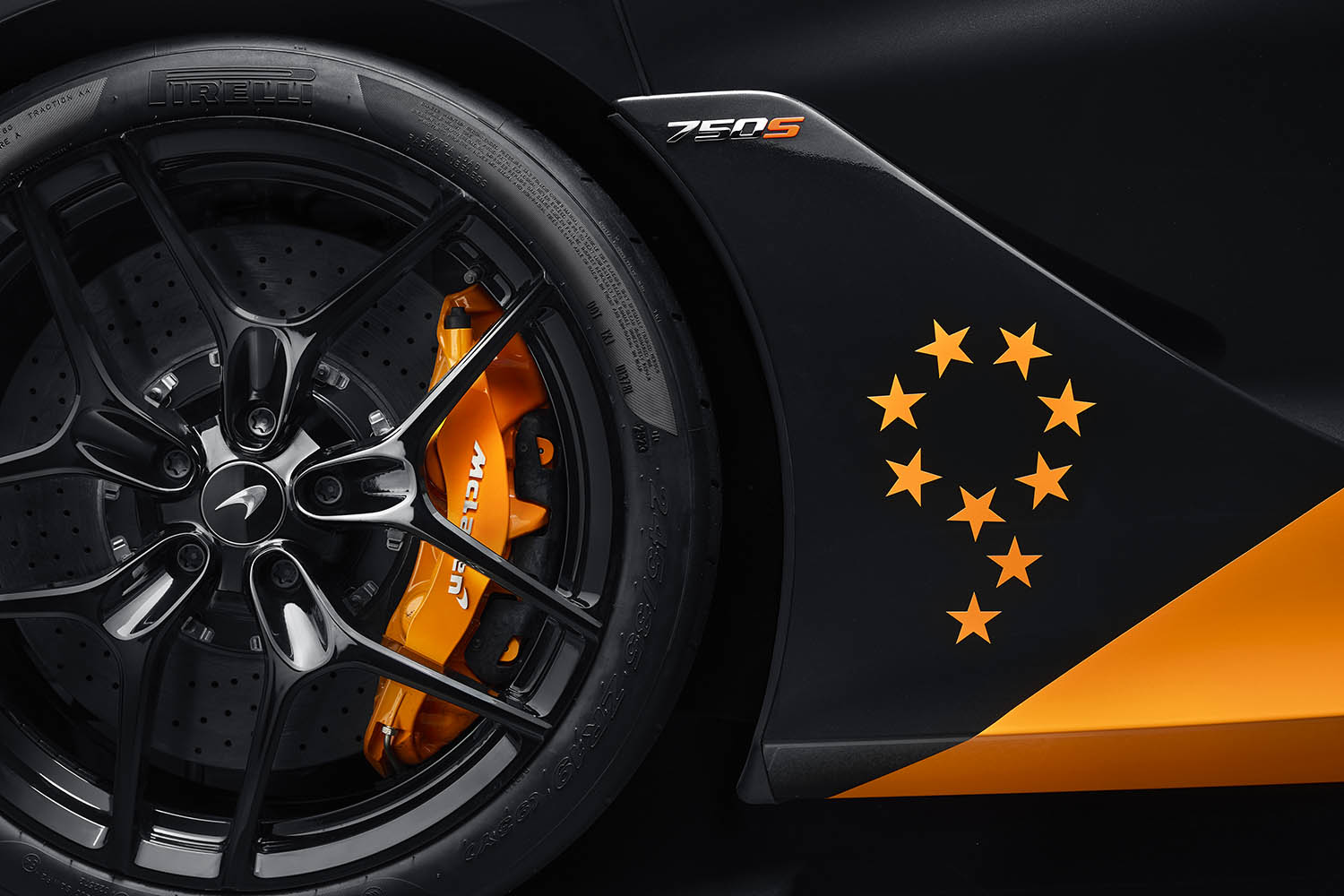 F1王者記念の世界限定18台！ マクラーレン「アルトゥーラ」と