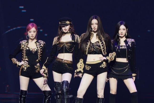 aespa、2度目のワールドツアーがソウルで閉幕！G-DRAGON、TWICE＆キム 