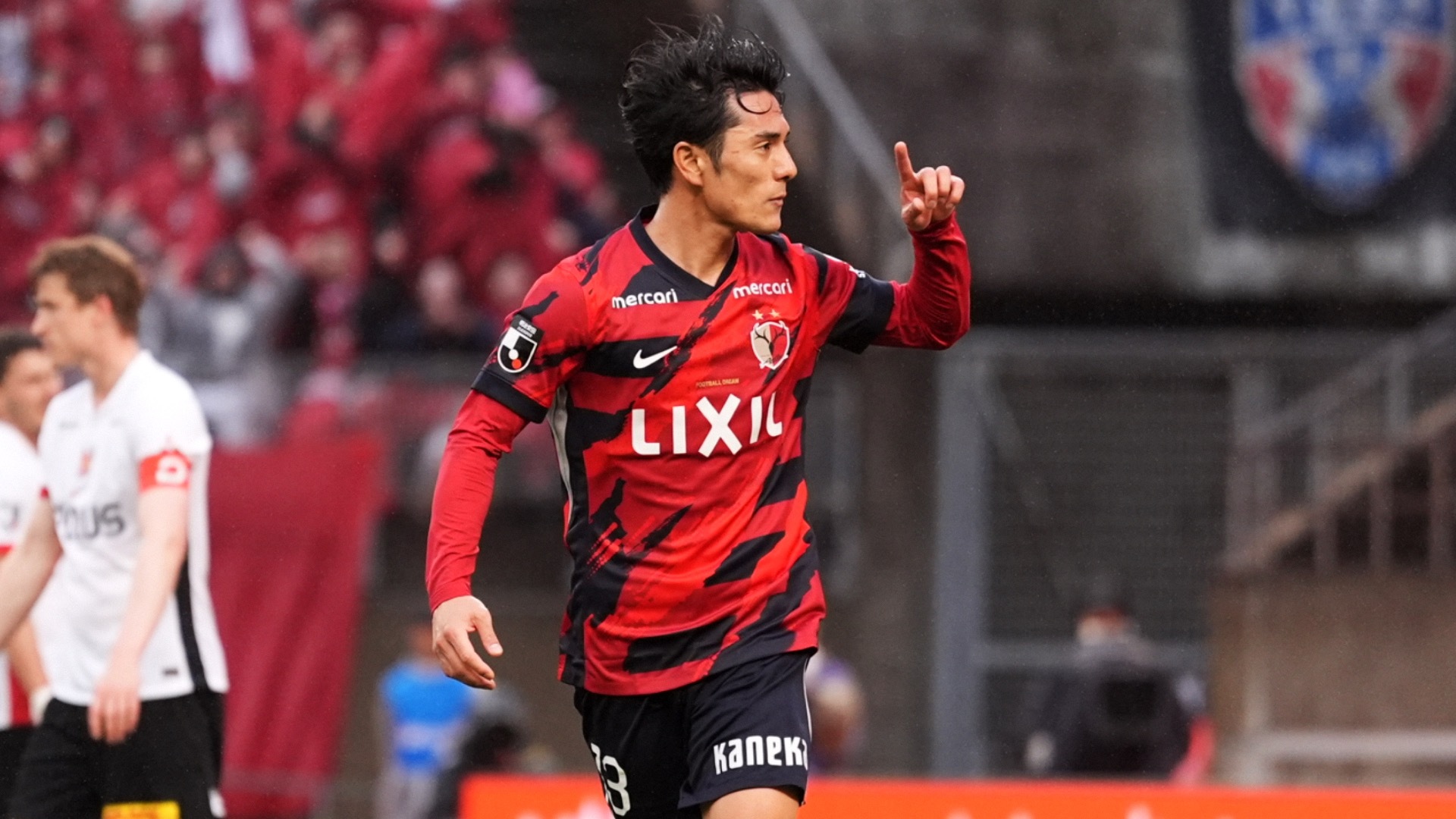 週末J1まとめ】浦和を相手に劇的同点弾で引き分けに終えた鹿島が 週末J1まとめ】浦和を相手に劇的同点弾で引き分けに終えた鹿島が