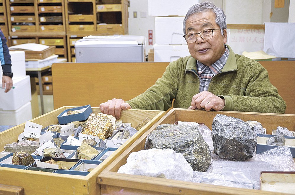 50年収集した岩石の標本コレクション 信大名誉教授の原山智さん 50年収集した岩石の標本コレクション 信大名誉教授の原山智さん