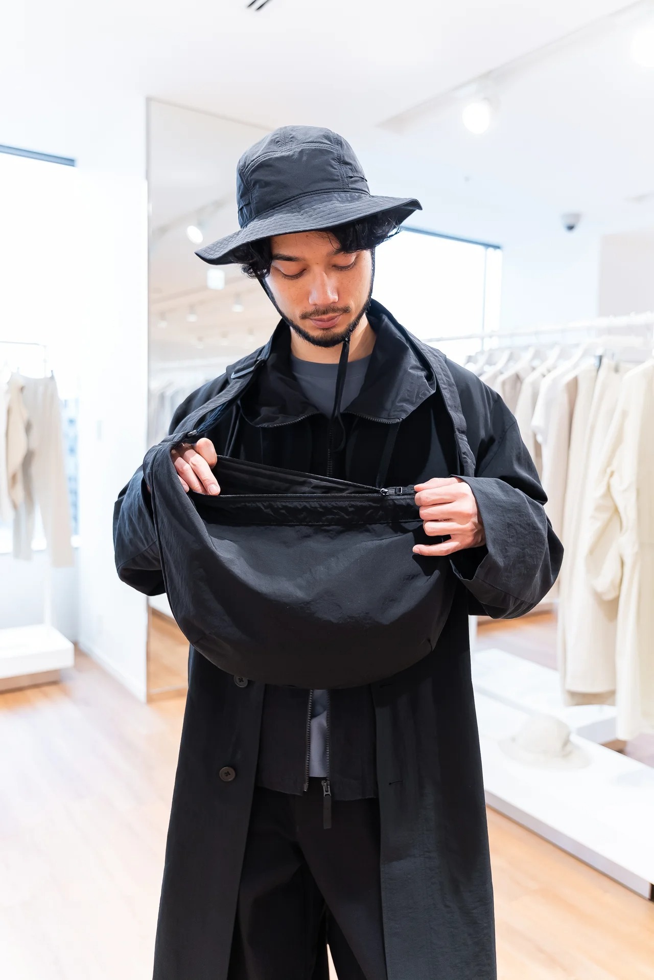 【Sサイズ】UNIQLO U 2025SSオーバーサイズステンカラーコート　黒 公式スタイリング | ユニクロ公式