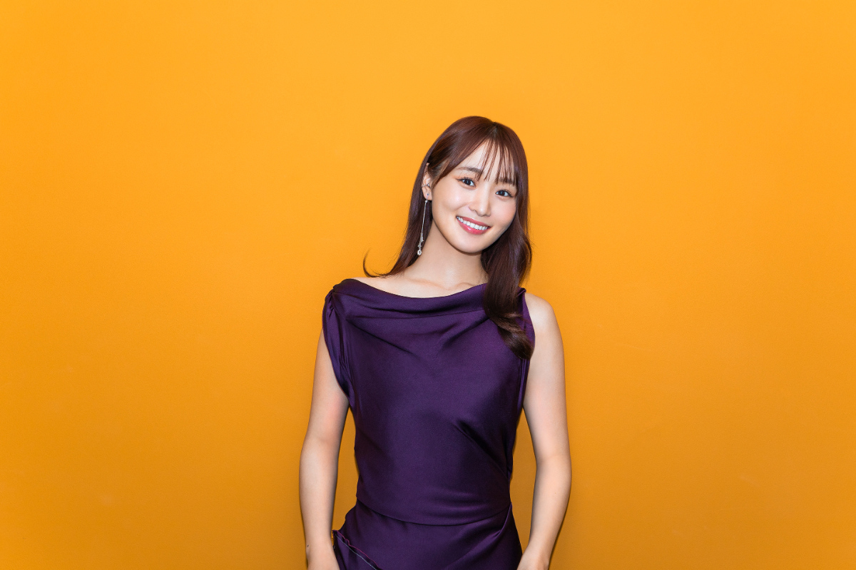 菅井友香5点セット 菅井友香（櫻坂46）著書より撮り下ろしカットを3枚公開 | Daily