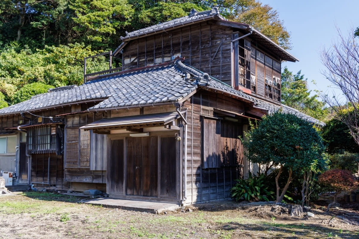 ネットで「空き家を0円で差し上げます」という投稿を発見