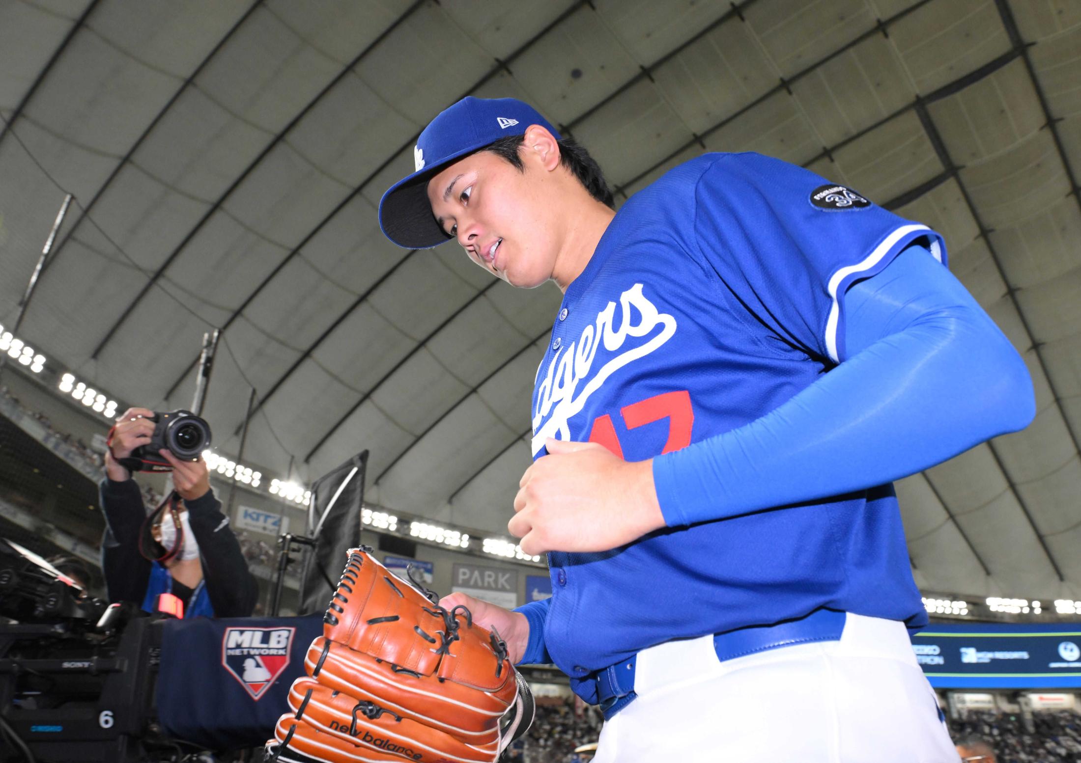 大谷翔平 ロッカーに国内メーカーのグラブワックス 野球ファンが