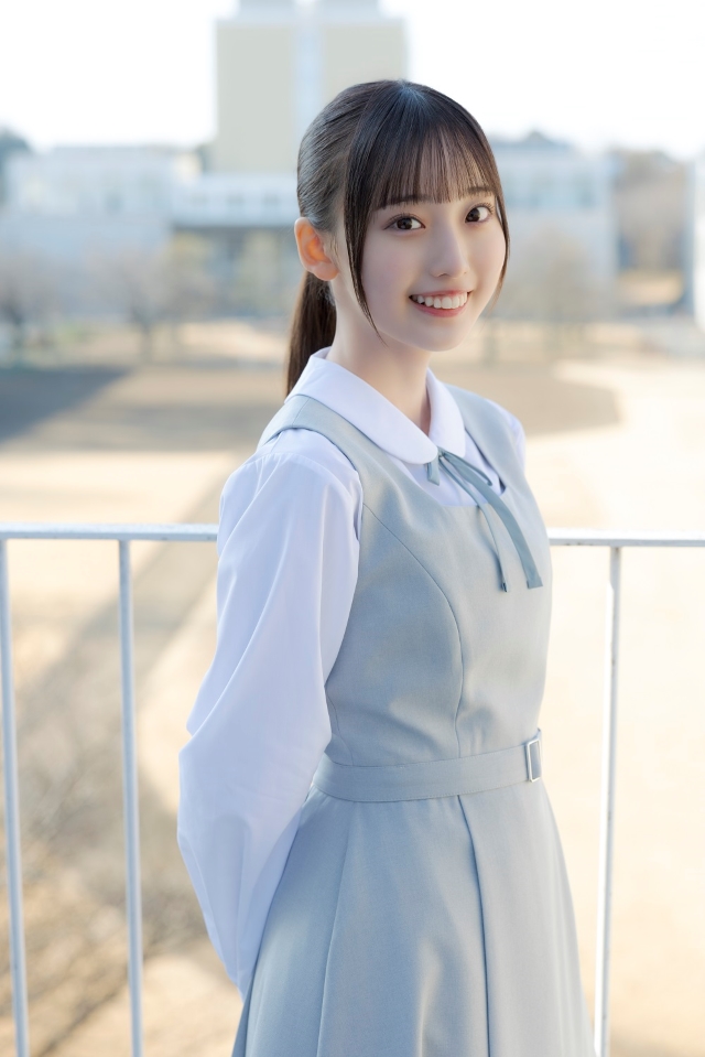 日向坂46 五期生お披露目制服 生写真 直筆サイン高井俐香