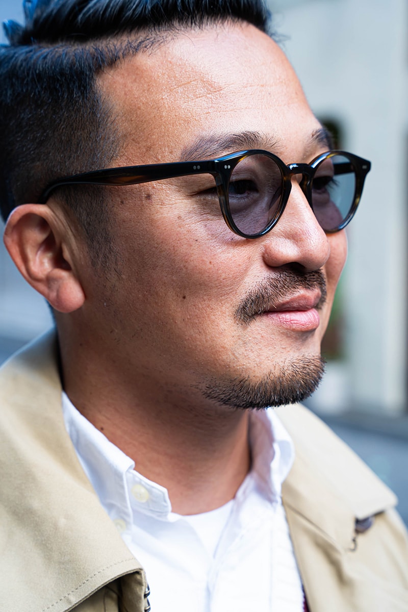 ベージュの春コートが似合う3名の男たち。愛用ブランドは