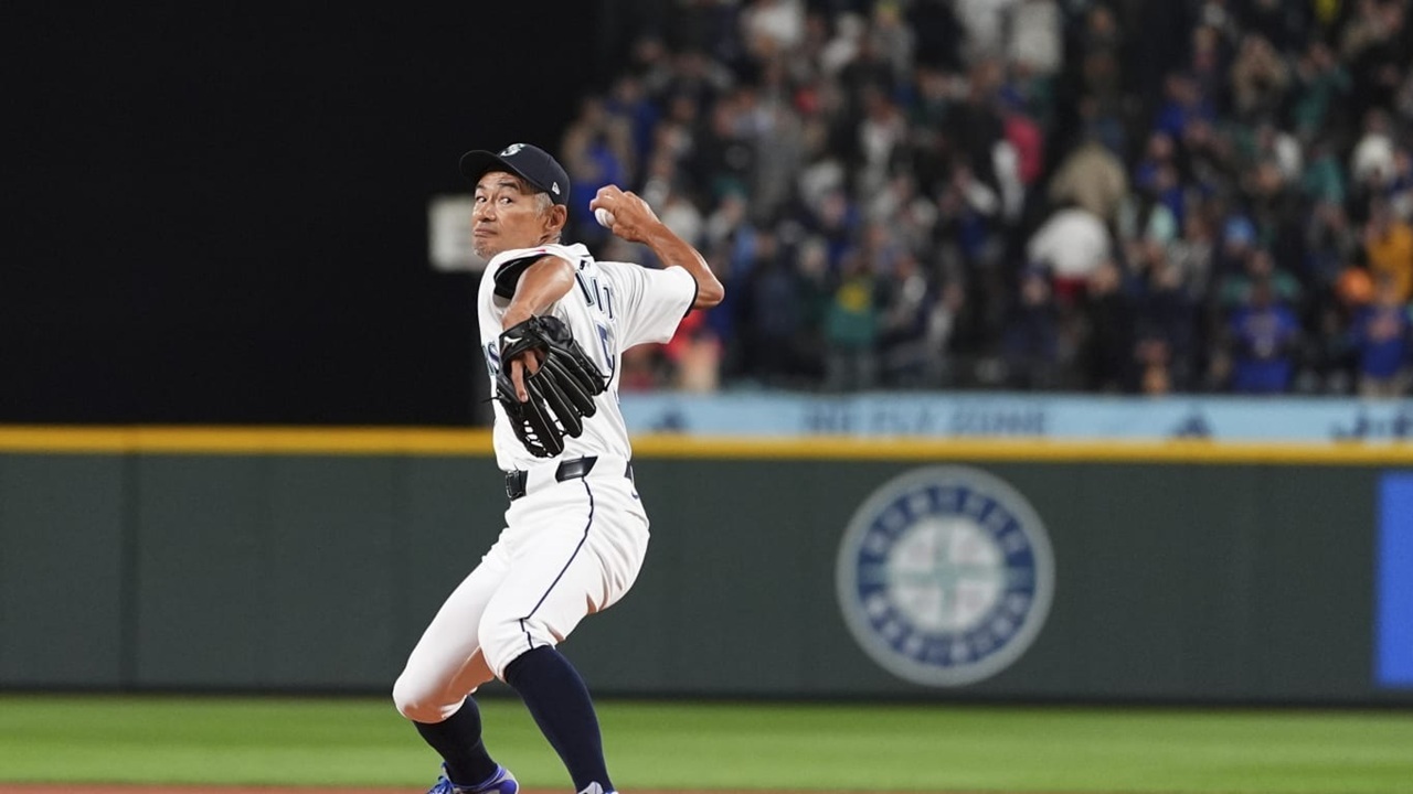 MLB】イチロー氏が始球式で84マイル マリナーズはアロザレーナと