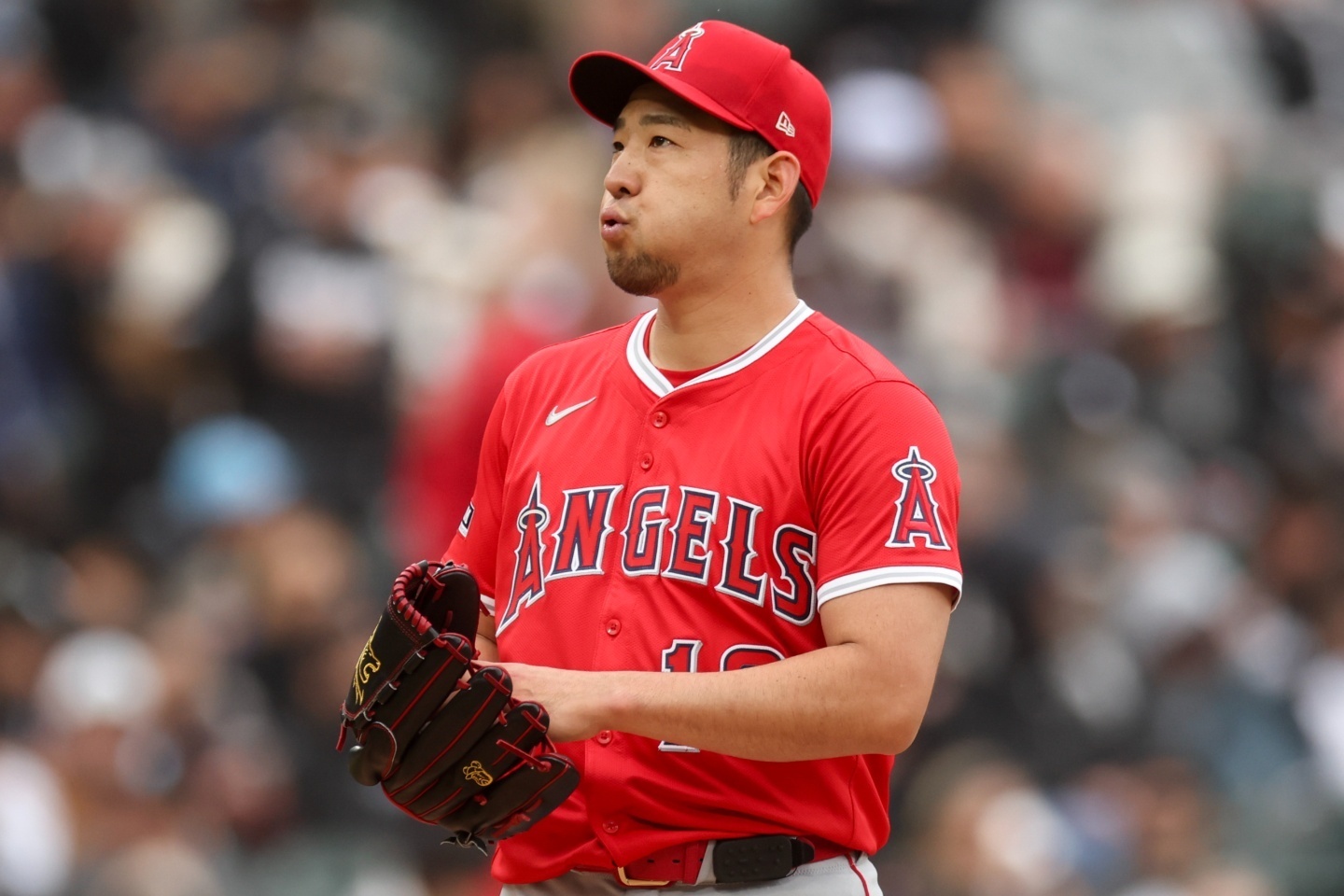 菊池雄星が開幕戦QSも、まさかの“野手登板”で8失点大敗