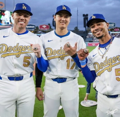 ドジャース 優勝リング贈呈セレモニーに大谷翔平が大トリ登場