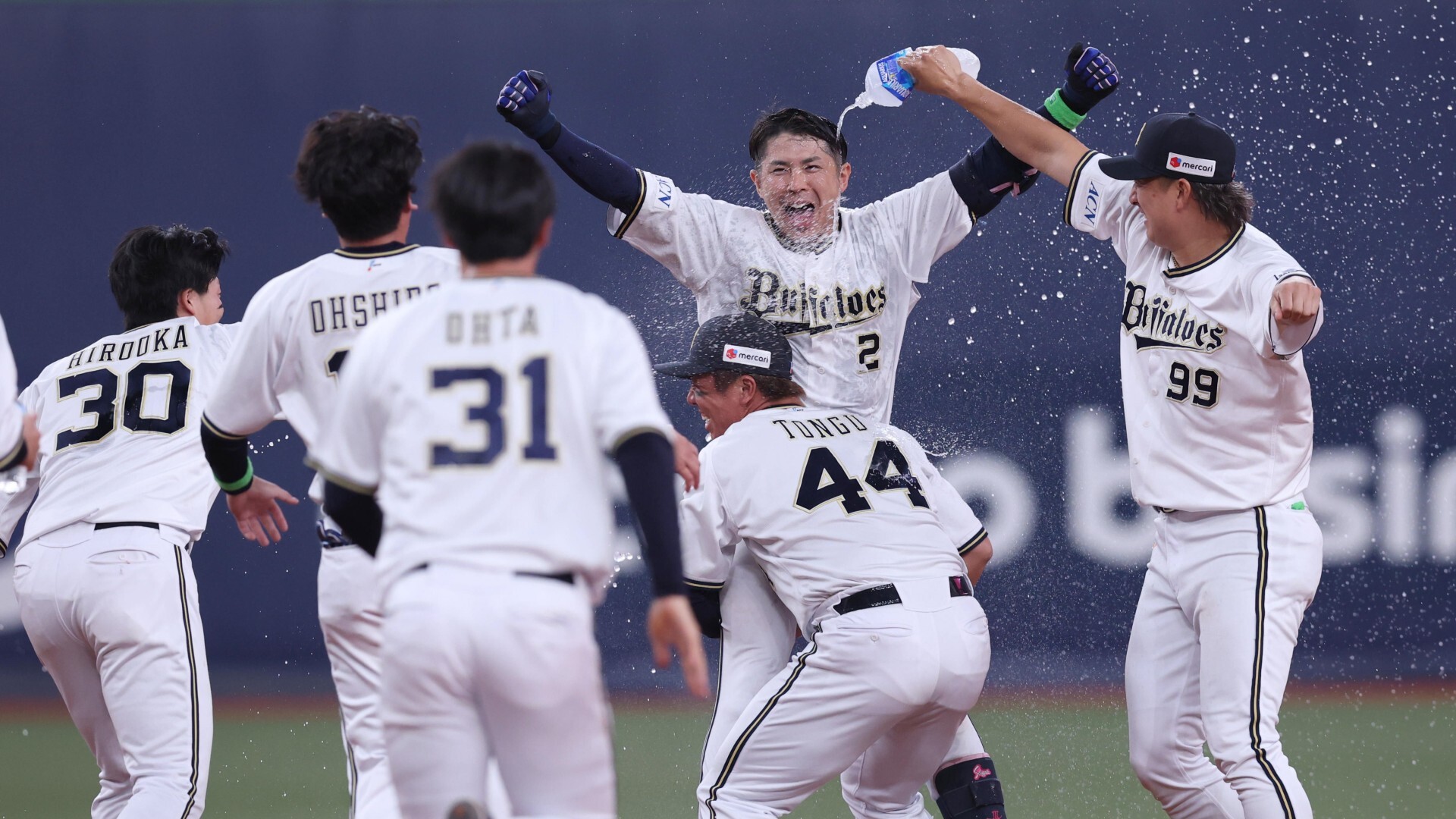 オリックス サードユニフォーム 若月健矢