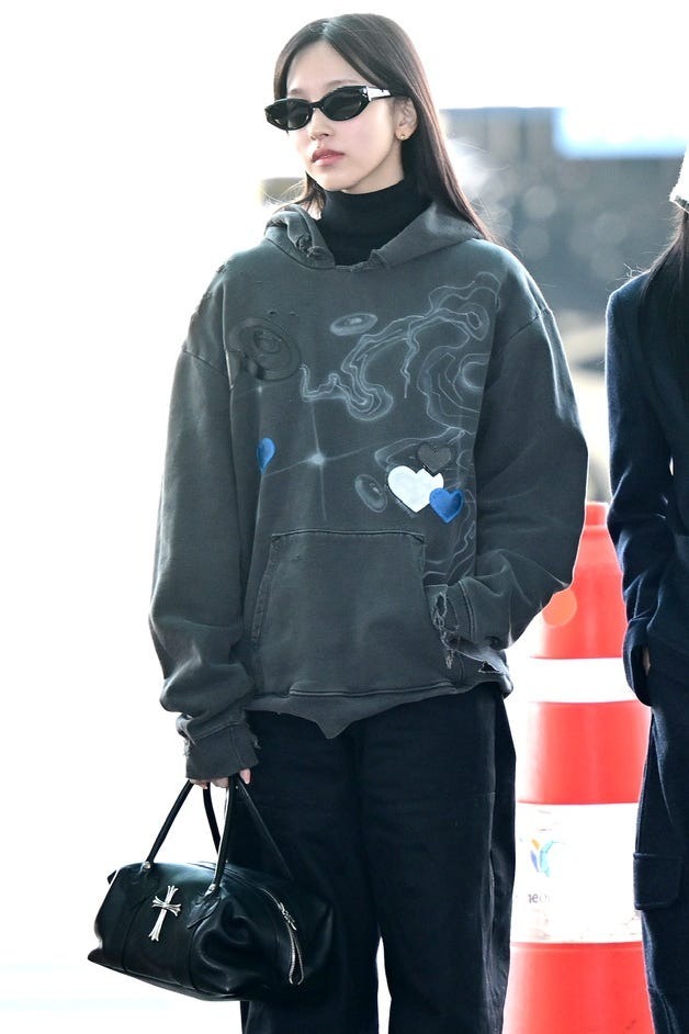 TWICEの“ブラックスワン”こと、ミナ（MINA）の私服・衣装を拝見