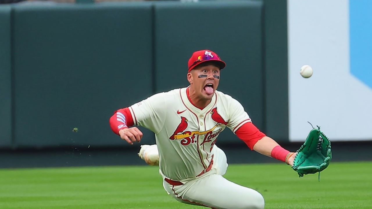 【MLB】ラーズ・ヌートバー選手所属 カージナルズ フーディ MLB】ラーズ・ヌートバー選手所属 カージナルズ フーディ
