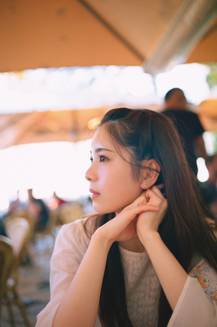乃木坂46筒井あやめ写真集発売、憧れの地スペインで25種類の衣装