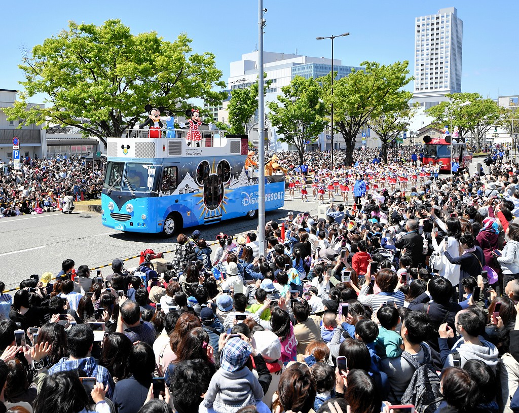 福井 ディズニーパレード、混雑注意呼びかけ 4月6日、交通規制も 福井県福井市（福井新聞ＯＮＬＩＮＥ） - Yahoo!ニュース