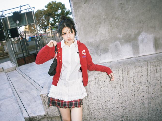 漫画『NANA』風のロックスタイルに注目！日本を飛び越えて人気