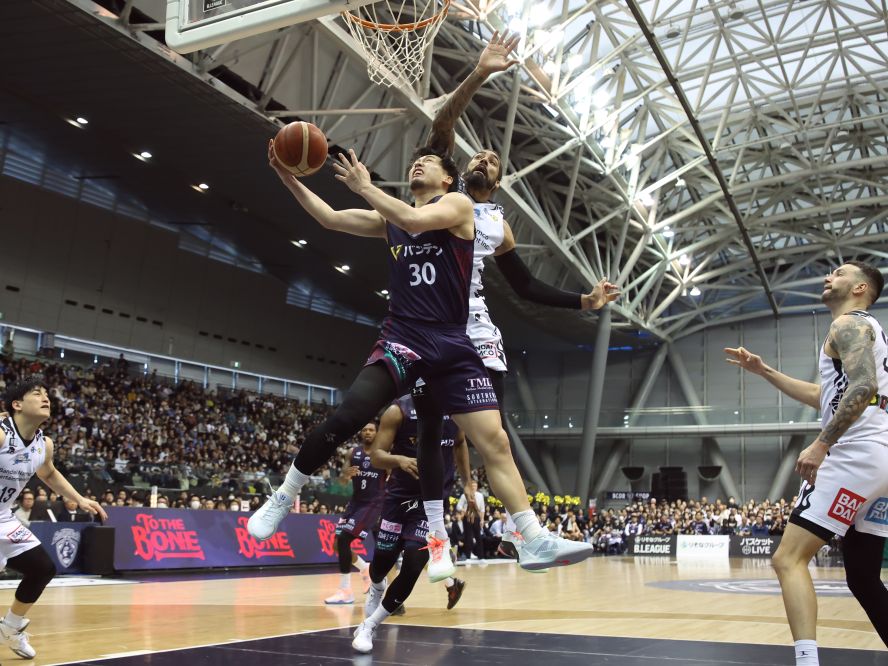 終了間際の決勝点で横浜ビー・コルセアーズを勝利に導いた須藤昂