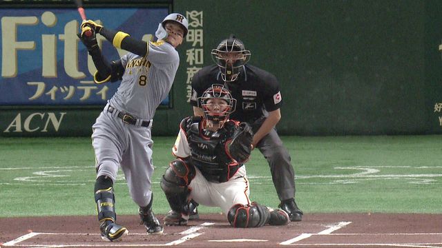 阪神・佐藤輝明が球団8500号のメモリアル弾 伝統の一戦で豪快