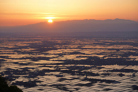 日本の風景 めぐり来る春 A fantastical white landscape heralds the arrival of summer