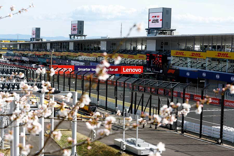 意外すぎ」「すげえ」F1パドックにいた2人の人気芸人に反響 初の